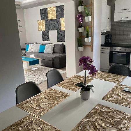 Gabrielle2 Apartman Debrecen Ngoại thất bức ảnh