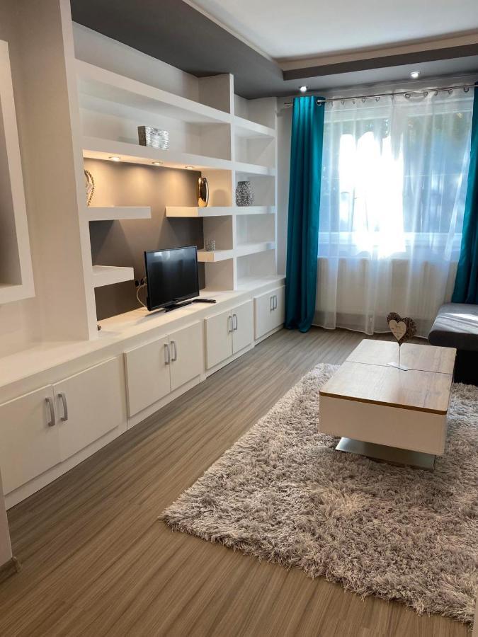 Gabrielle2 Apartman Debrecen Ngoại thất bức ảnh