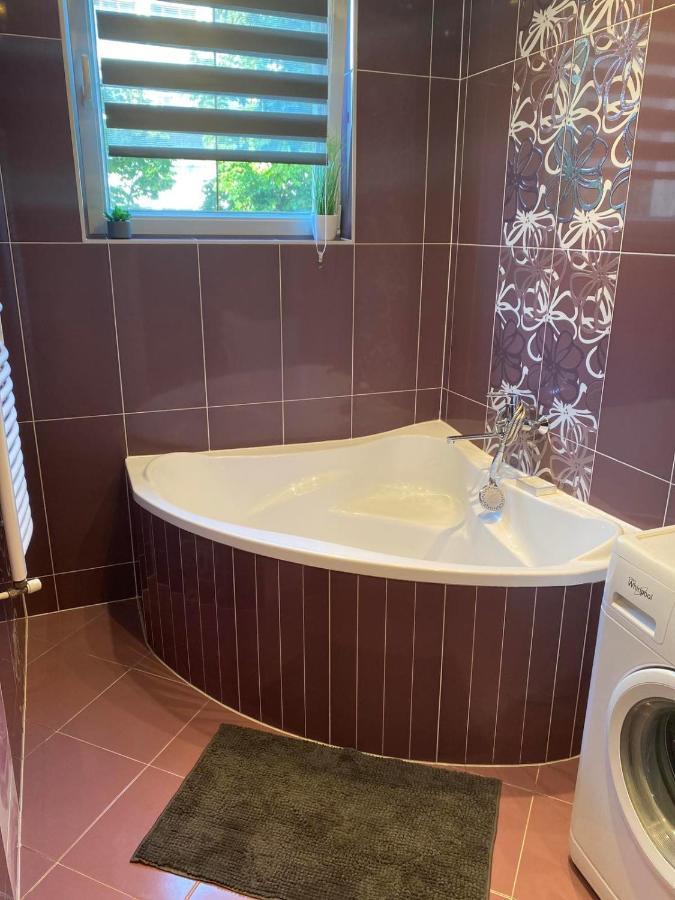 Gabrielle2 Apartman Debrecen Ngoại thất bức ảnh